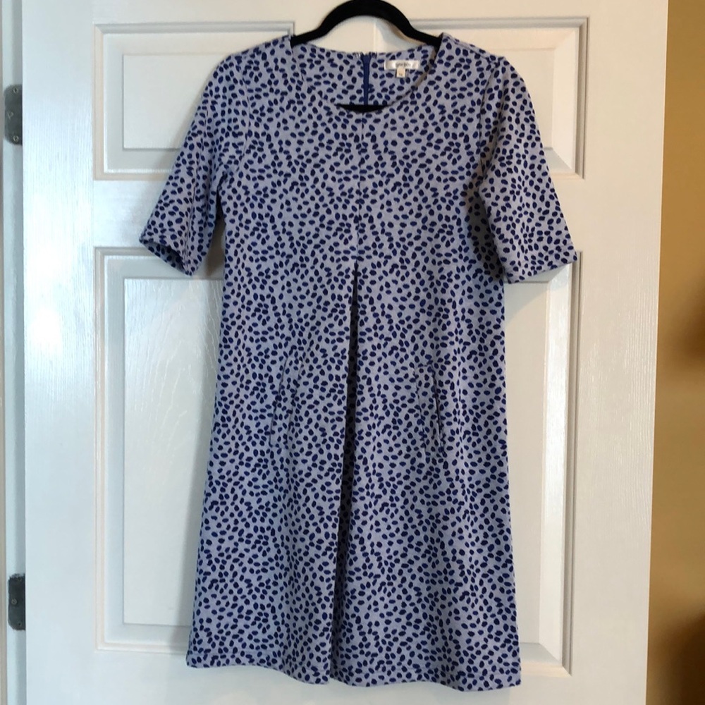 Tyler Boe short sleeve scoop neck blue gray animal print dress!  Size XS.